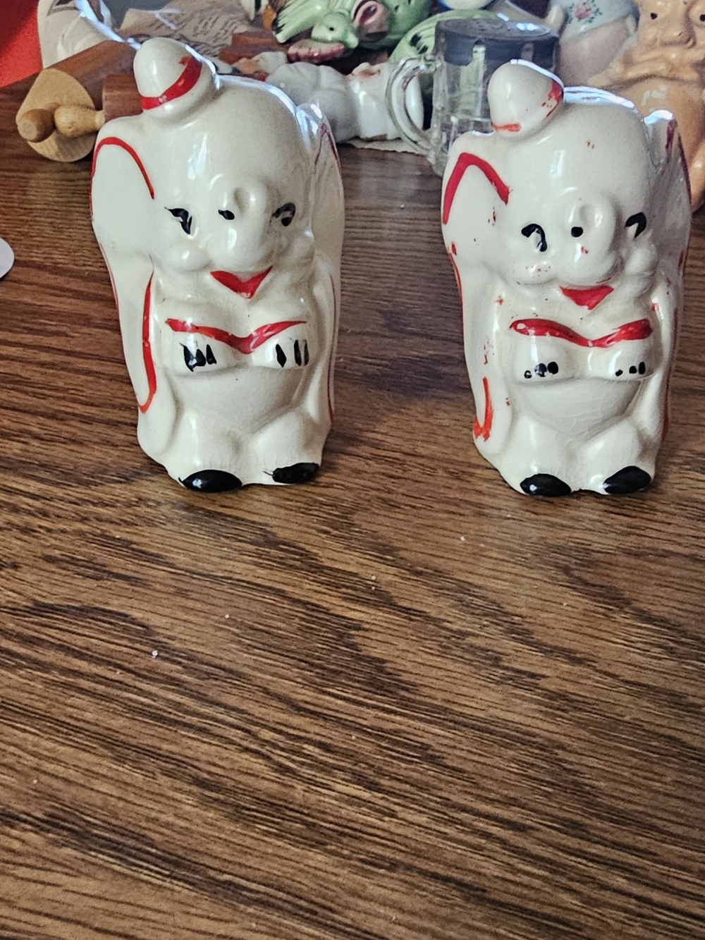 Vintage Dumbo (Disney) Ceramic Salt and Pepper Shaker Set.